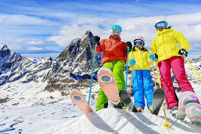 Im Schweizer Kanton Wallis liegt das Skigebiet Grächen, das Rang sechs belegt.