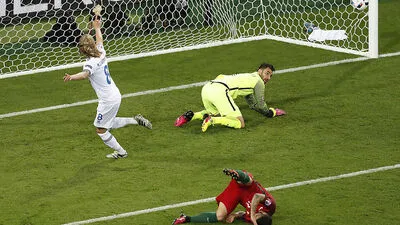 Birkir Bjarnason drehte nach seinem Tor zum 1:1 jubeln ab