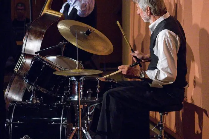 Von der ersten Note an lag pure Lebensfreude in der Luft – schwungvoller Swing, feiner Dixieland und melodische Leichtigkeit, die direkt ins Ohr und ins Herz ging. Keine endlosen Improvisationen, sondern Musik, die groovte, begeisterte und mitriss.