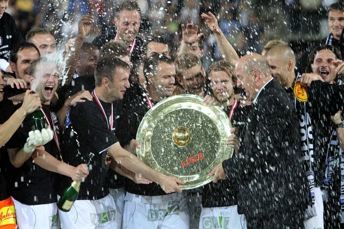Doch auch "sein" SK Sturm kam in den Genuss, 2011 die Meisterschale von Rinner zu erhalten.