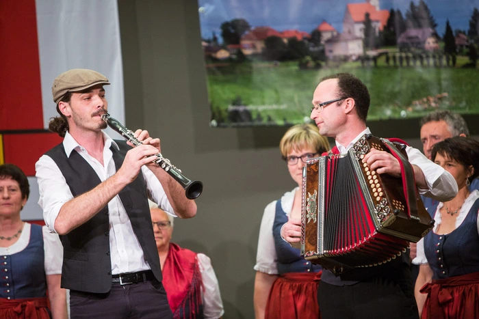 Mit dabei waren auch die Musiker Christoph Fritzl und Christian Theuermann (im Bild), sowie Saxophonist Edgar Unterkirchner und Gitarrist Lorenz Karner, die auch auf der CD zu hören sind. 