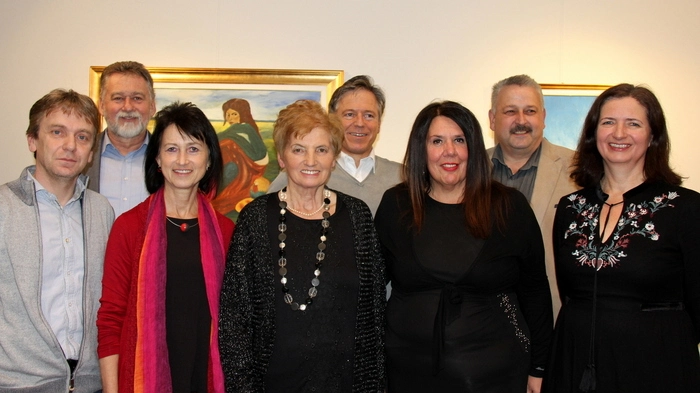 Valentina Kušej mit Vertretern der Marktgemeinde Feistritz ob Bleiburg/Bistrica nad Pliberkom sowie der Laudatorin Christine Meklin-Sumnitsch und Moderatorin des Abends Veronika Kušej