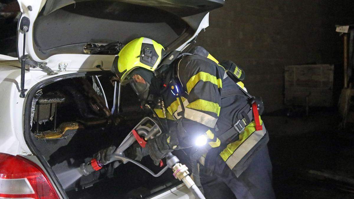 Die Feuerwehren waren etwa eine Stunde im Einsatz, um den Brand zu löschen