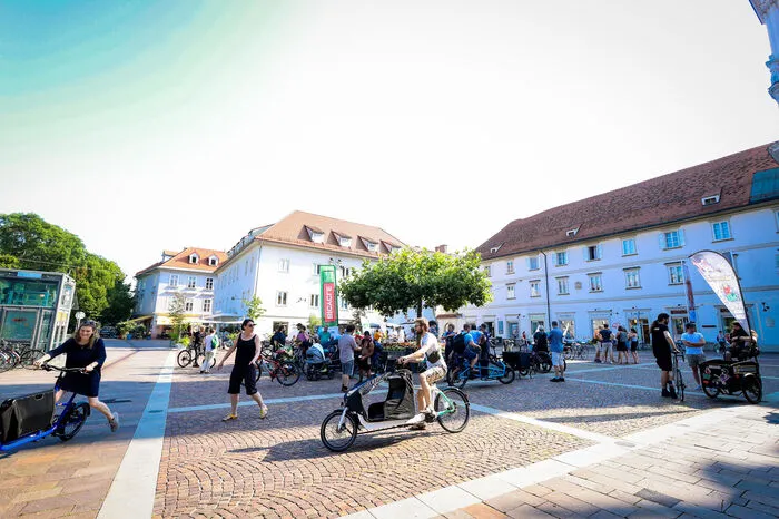Unter dem Motto "Lastenrad olé, Feinstaub ade!" oder auch "Sei nicht fad, fahr Lastenrad!" lud das Grazer Umweltamt nämlich zum Lastenradtreffen.