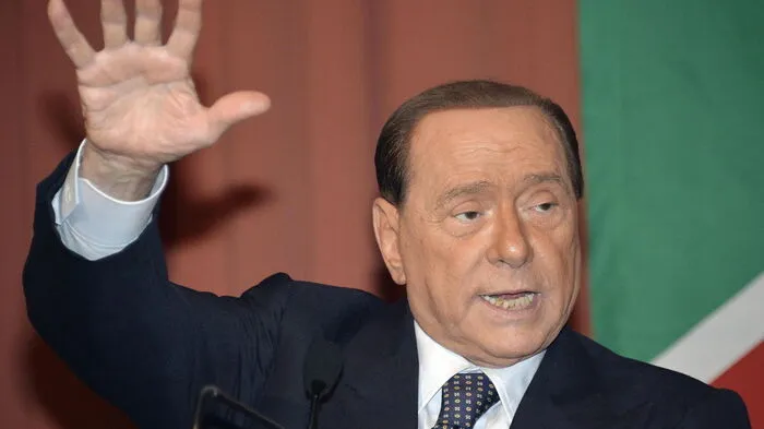 "Mussolini hat nie jemanden getötet, er schickte Oppositionelle in Urlaub in die Verbannung". Berlusconi über den einstigen Diktator Italiens.
