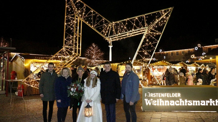 Mit seinen knapp 50 Ständen zählt der Fürstenfelder Weihnachtsmarkt zu den größten Adventmärkten der Steiermark.