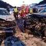 Folgenschwerer Unfall: Vier Personen mussten in das LKH Villach eingeliefert werden, an beiden Fahrzeugen entstand Totalschaden