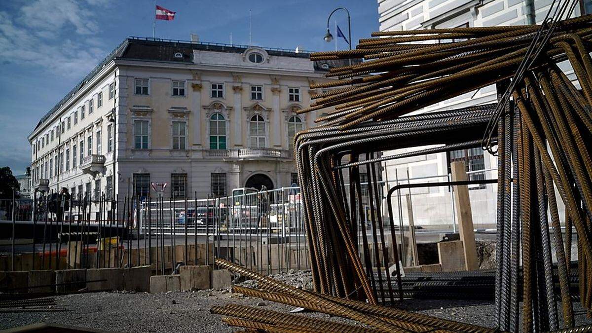 Noch ist der Ballhausplatz eine Baustelle. Das wird aber bald wieder vorbei sein. 