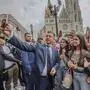Magyar zeigte diese Woche Journalisten Orbans opulenten ehemaligen Regierungssitz. Und gab sich auch dort ganz volksnah 