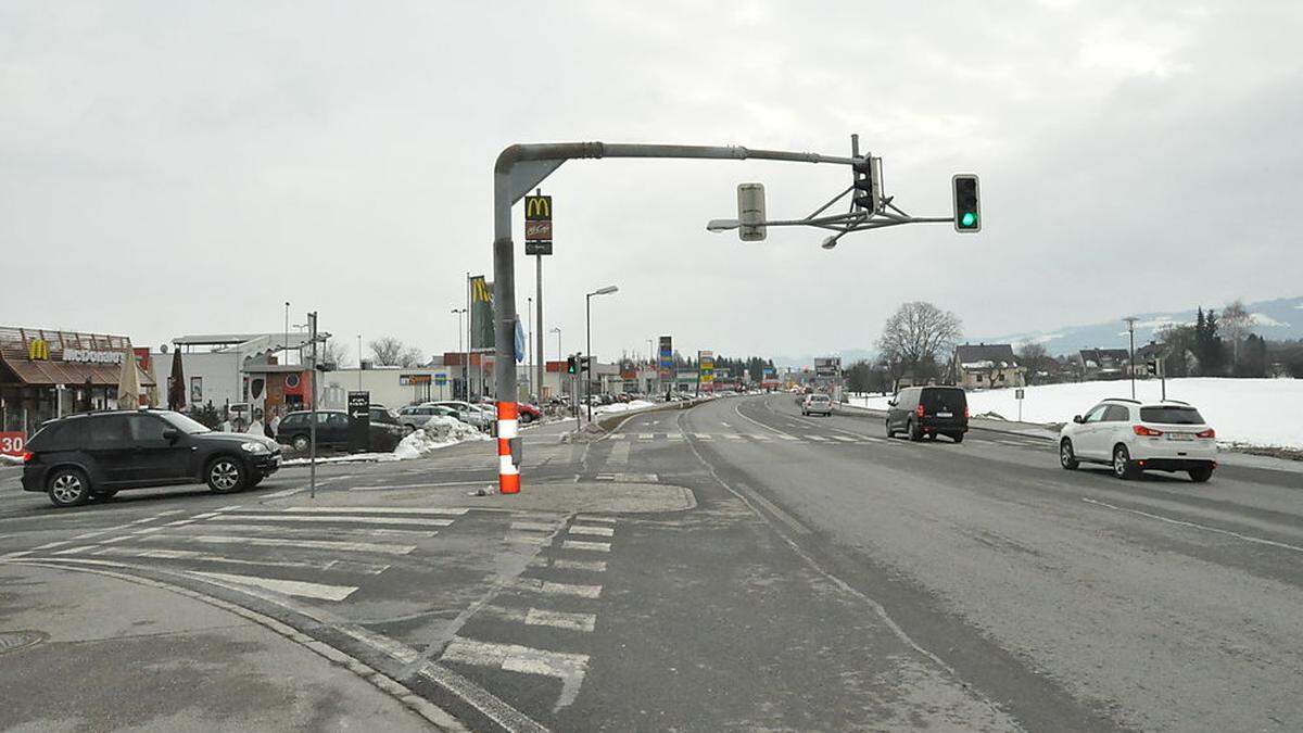 Gegenüber von McDonald’s und dem neuen Fachmarktzentrum im Süden von Wolfsberg werden sich die Möbelhäuser XXXLutz und Möbelix ansiedeln. Die Zufahrt wird über die Ampel auf Höhe des McDonald’s erfolgen