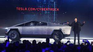 Martialischer Auftritt: Der neue Tesla-Cybertruck. Geringere Stückzahlen, aber viel teurer als erwartet