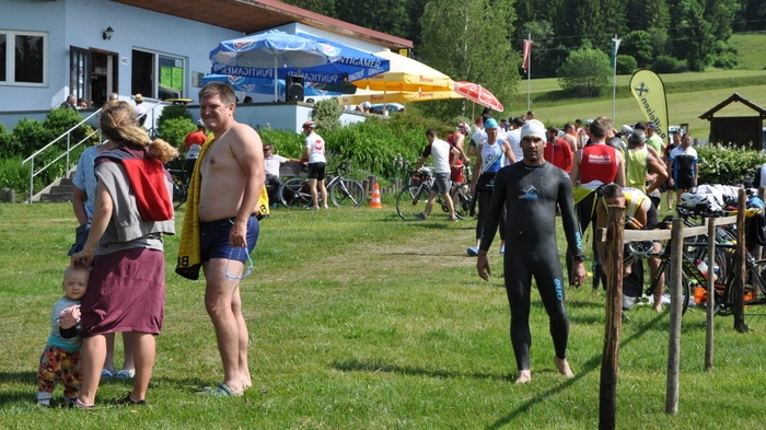 Alljährlich ruft der Landespolizeisportverein zum fairen Wettkampf in den Disziplinen: 500 Meter Schwimmen, 21 Kilometer Radfahren und 5,4 Kilometer Laufen auf. Das Ganze nennt sich "Polizei-Triathlon".