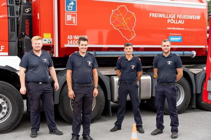 ... die gleich am Eingang zusammen mit den regionalen Kollegen ihre Ausrüstung präsentierte und den Besuchern einen spannenden Einblick gewährte
