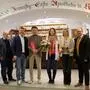 Vizebürgermeister Erwin Schabhüttl, Bürgermeister Harald Bergmann, Fritz Zaversky, Michaela Zaversky, Angelika Zaversky und Vizebürgermeister Wolfgang Knauseder