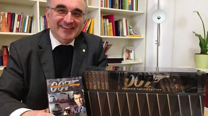 "Die Welt ist nicht genug": Bischof Krautwaschl ist Bond-Fan