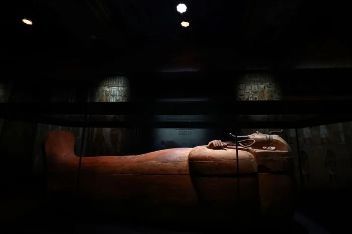 Höhepunkt der Ausstellung ist der Sarkophag von Ramses II., der bereits 1976 in Paris weilte, wo Experten des Louvre den Verfall der Mumie durch Pilzbefall behoben.