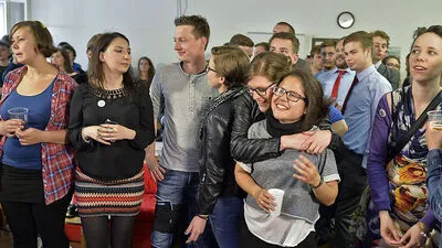 GRAS-Spitzenkandidatin Meryl Haas (l.), AG-Spitzenkandidat Jens Eipper (2.v.l.), VSStÖ-Spitzenkandidat Lucia Grabetz (m.) 