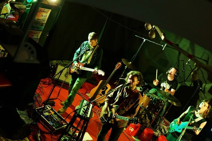Danach folgte der Sound der quirligen Gruppe "Hansi &amp; the Gretels" rund um Songwriter und Gitarrist Hansi Rainer.