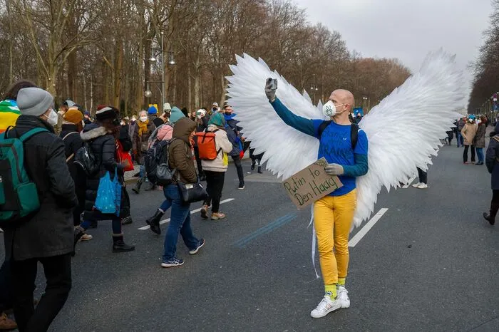 Alleine in Berlin sind am Sonntag mehr als Hunderttausend Menschen gegen den Krieg in der Ukraine auf die Straße gegangen.