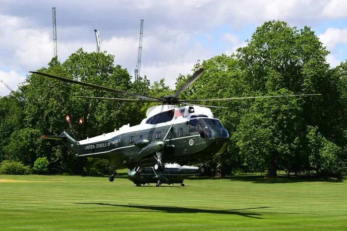 Das Präsidentenpaar landete mit einem Hubschrauber auf dem Gelände des Palasts in London.