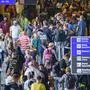 Flughafen Frankfurt am Wochenende: enormer Andrang Reisender