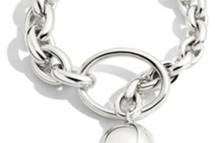 Pomellato hat es sich zur Aufgabe gemacht, Silberschmuck in intellektueller Präzision neu zu interpretieren. Schlicht und wirkungsvoll ist dieses Armband aus der italienischen Manufaktur bestes Beispiel für das Gelingen.