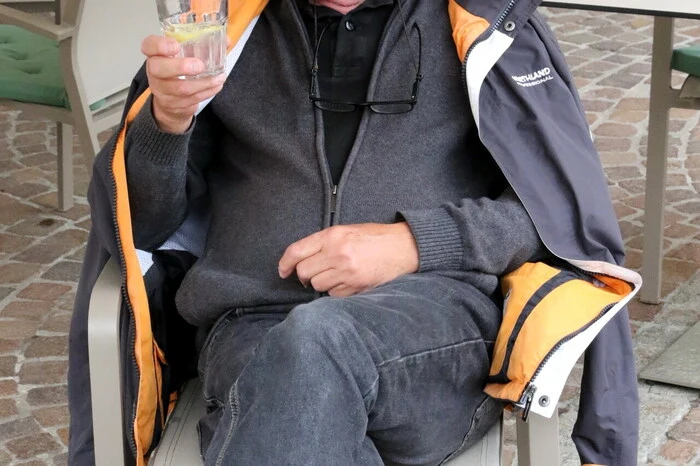 Viel zu erzählen hatten sich nach Wochen in den eigenen vier Wänden unter anderen ORF-Filmprofi Anton Wieser (Foto), der ehemalige Bezirkshauptmann-Stellvertreter Paul Ginhart, Rallye-Experte Wolfgang Troicher, die Musiker Stefan „Pode“ Popodi und Bernhard Zitter, die ehemaligen Spitzenhandballer Heimo Duller und Horst Rauter, Fotokünstler Wolfgang Hammerschlag sowie Rechtsanwalt Max Verdino. 