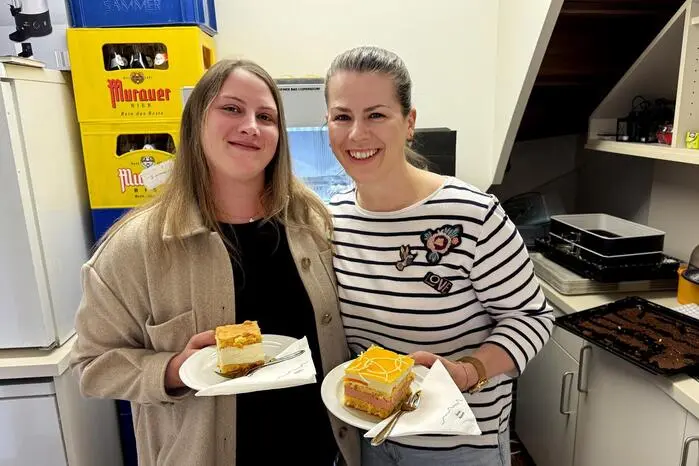 ... gab es auch ein Dorfcafe im Pfarrheim mit Kuchen und Getränke für alle Besucher und Besucherinnen. 