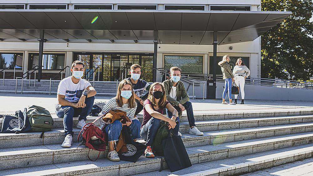 Studieren mit Maske heißt es für die Studenten in Klagenfurt. Einige sind damit aber nicht völlig zufrieden