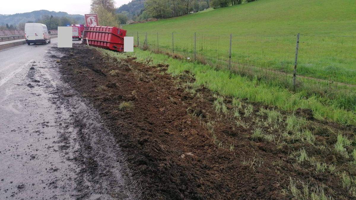 Die Feuerwehren Deutschfeistritz und Übelbach/Markt sowie die Autobahnpolizei und die Asfinag standen im Einsatz