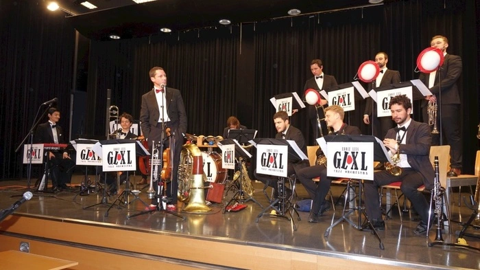 Die elfköpfige Formation "Eddie Luis und die Gnadenlosen XL" unterhielt mit Jazz aus den 20er- und 30er-Jahren.