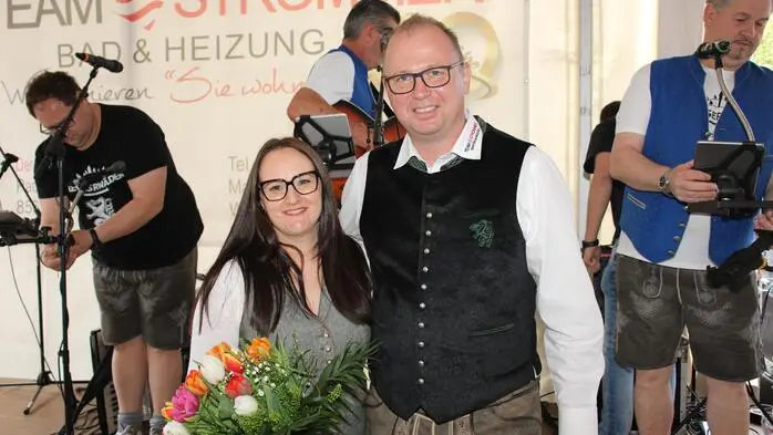 Unter dem Motto „20 Jahre Bäder und Heizungen, und noch immer voller Energie“ feierten Katrin und Johannes Strommer vom Team Strommer in Söding-St.Johann das 20-jährige Jubiläum ihres Installateurbetriebs mit einer Hausmesse und einem sehenswerten musikalischen Programm.