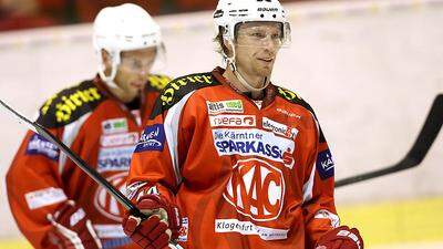 Sein allererster Auftritt im KAC-Trikot in Klagenfurt. Jamie Lundmark mit Thomas Koch beim Testspiel gegen HC Lugano am 30. August 2012