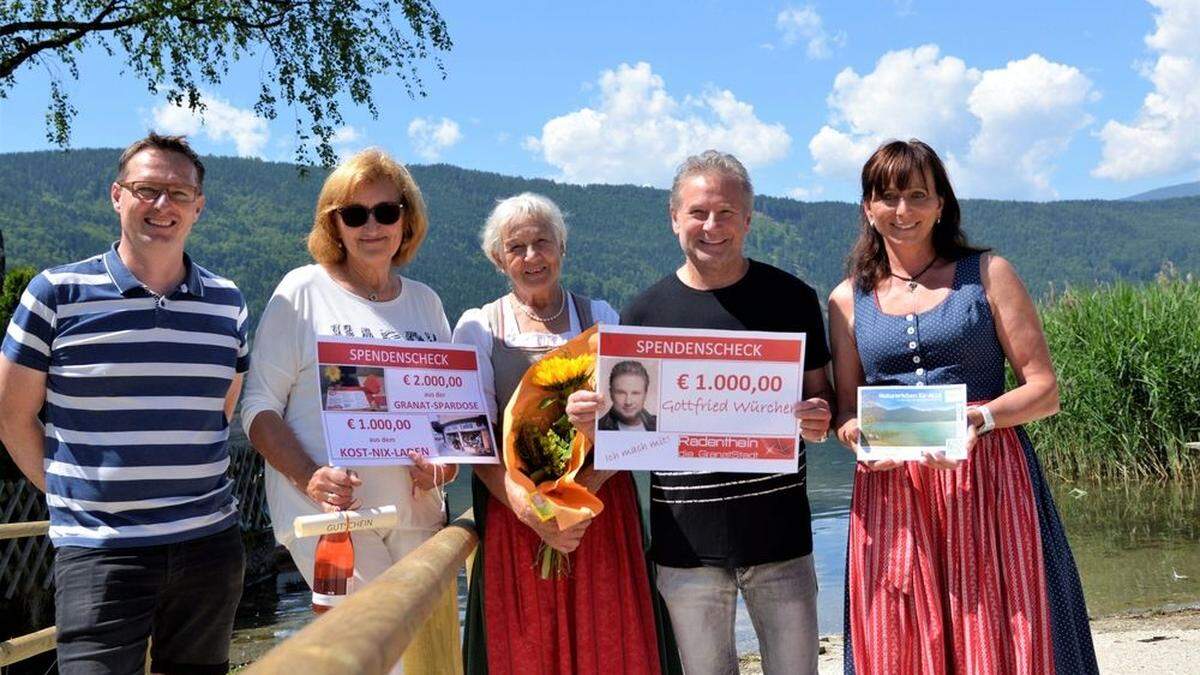 Bürgermeister Michael Maier, Erna Wach in Vertretung des Kost nix Laden-Teams, Frau Johanna Kulterer, Gottfried Würcher in Vertretung für seine Nockis-Bandkollegen und Melanie Golob, Vorsitzende des Tourismusverbandes Radenthein