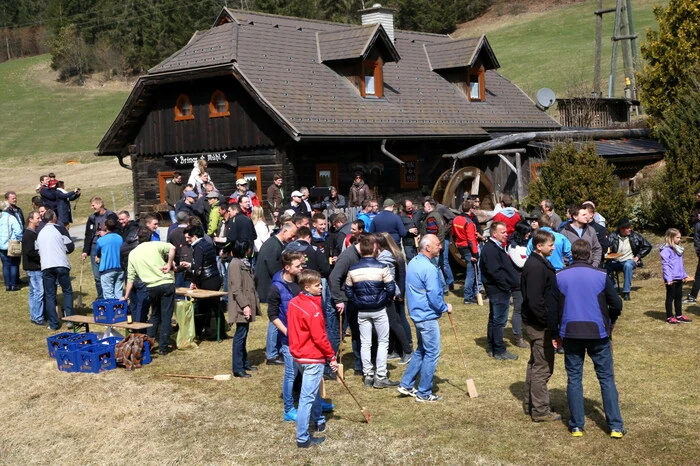 Übrigens: Gespielt wurde von der „Brinar-Mühle“ bis ins Ortszentrum um eine Osterjause und ein Getränk.