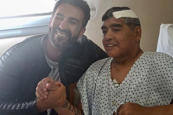 ... des Monats dieses Jahres im Krankenhaus, nach einem leichten Schlaganfall.