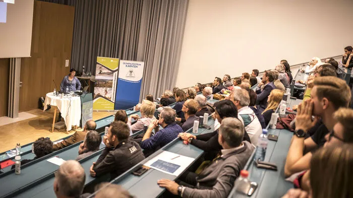 Bei der Veranstaltung "Sport am Limit" an der Uni Klagenfurt wurde eifrigst diskutiert. Klicken Sie sich durch die Bildergalerie.