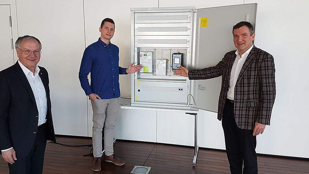 David Novak (Bildmitte) und Gottfried Putz (r.) stellten Smart Meter in Feldbach vor