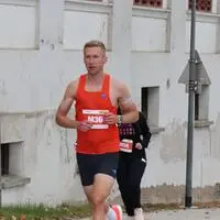Der Sieger Andrii Onyshchenko beim Ossiacher See Marathon 2026