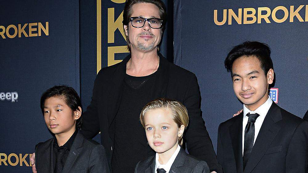 Pitt im Dezember 2014 mit seinen Kindern Pax, Shiloh und Maddox.