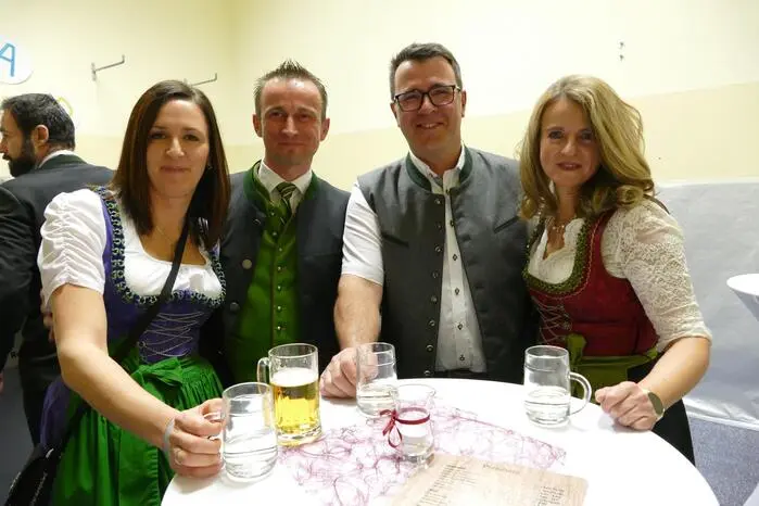 Der gelungene Abend wurde zum Treffpunkt für Jung und Alt und spiegelte die traditionsreiche Ballkultur der Region wider.