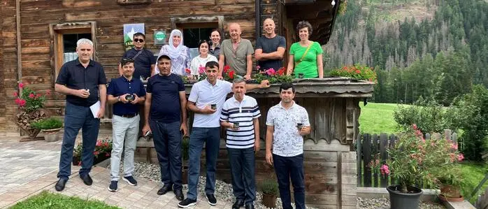Die tadschikische Delegation besuchte den Figerhof in Kals