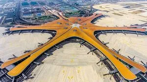 Wegen seiner sechs Seitenarme wird der Flughafen auch "Seestern" genannt