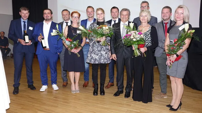 Ehrung für Mitarbeiter der einzelnen Geschäftsbereiche.