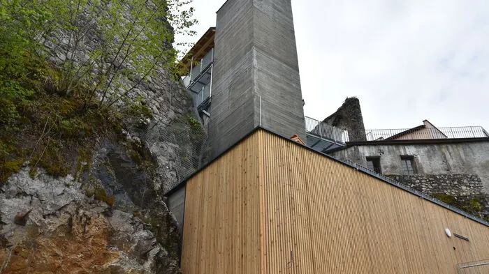 Der neue Lift ist rund 30 Meter hoch.