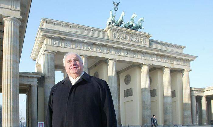 Helmut Kohl vor dem Brandenburger Tor