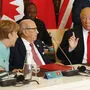 Angela Merkel und Donald Trump diskutieren