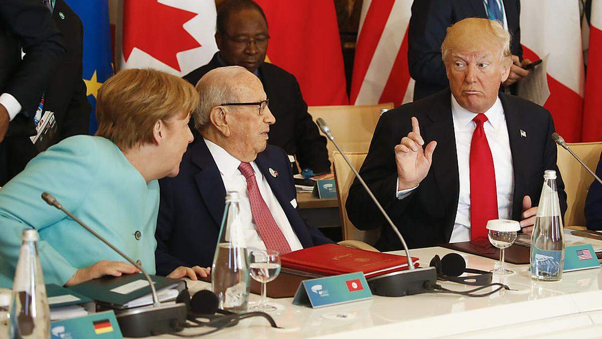 Angela Merkel und Donald Trump diskutieren