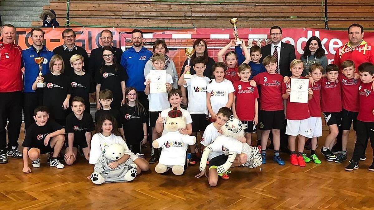 Den Sieg bei der Handball-Bezirksmeisterschaft holte sich Köflach vor Stallhofen und Afling