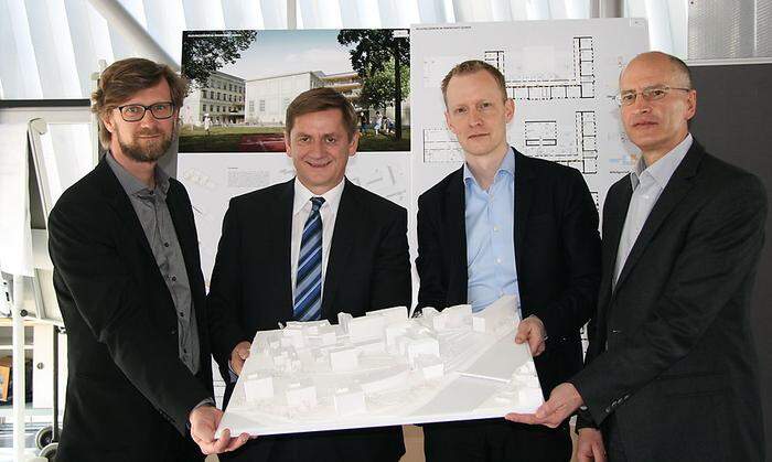 Stadtbaudirektor Heimo Berghold, Bürgermeister Kurt Wallner, Architekt Michael Anhammer, Martin Rock (von links)